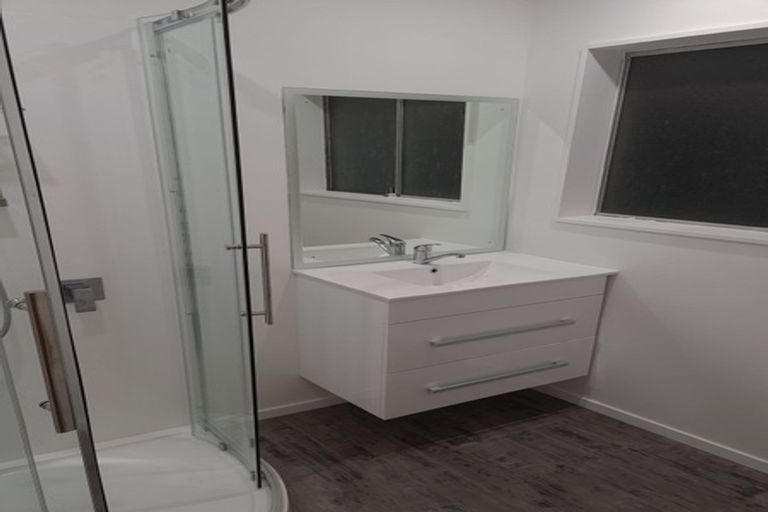 Photo of property in 25a Chetwode Grove, Newlands, Wellington, 6037