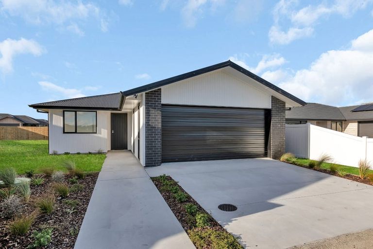 Photo of property in 8 Taurangawaka Road, One Tree Point, 0118