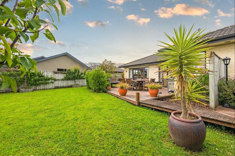 Photo of property in 40 Johnstone Drive, Fitzherbert, Palmerston North, 4410
