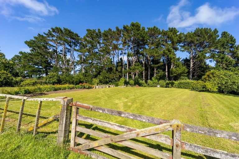 Photo of property in 23 Waitangi Road, Waverley, 4592