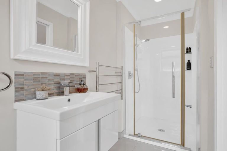 Photo of property in 86 Tiri Road, Tindalls Beach, Whangaparaoa, 0930