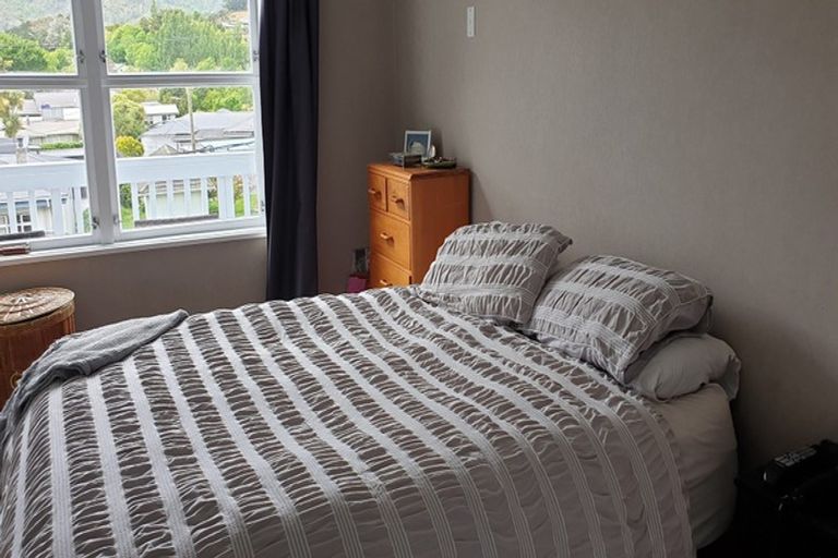 Photo of property in 176 George Street, Stokes Valley, Lower Hutt, 5019