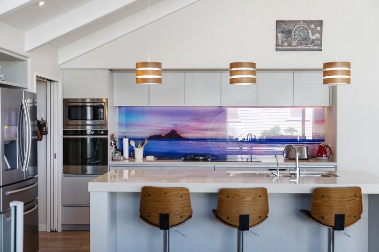 Photo of property in 16 Carpenter Lane, Silverdale, 0932