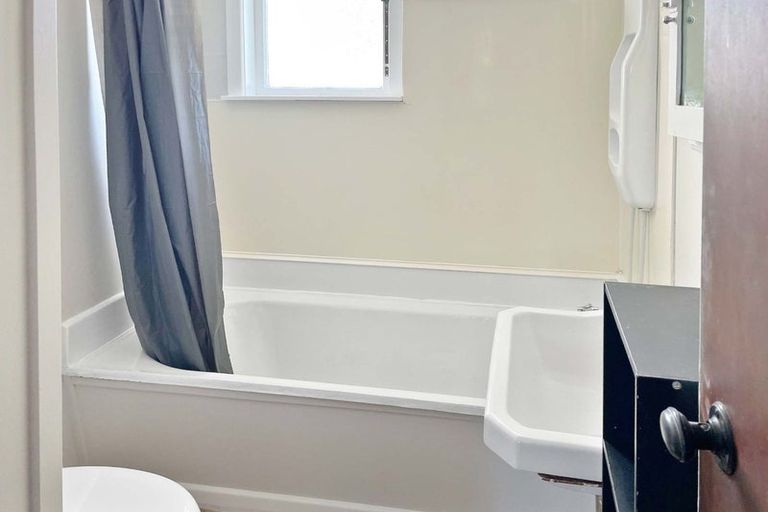 Photo of property in 19 Ripeka Way, Moera, Lower Hutt, 5010