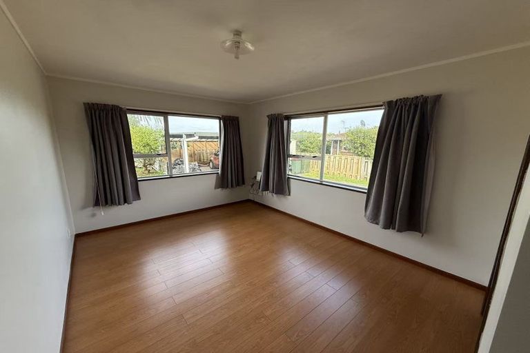 Photo of property in 2/3 Hedge Row, Sunnyhills, Auckland, 2010