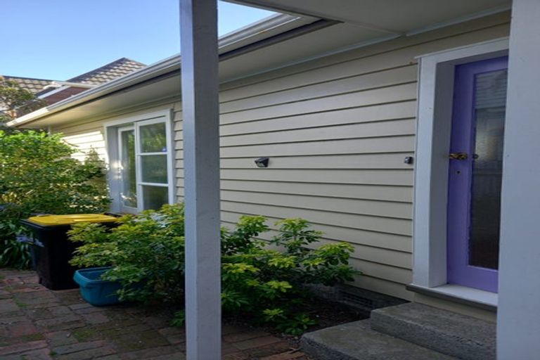 Photo of property in 1/15 Apu Crescent, Lyall Bay, Wellington, 6022