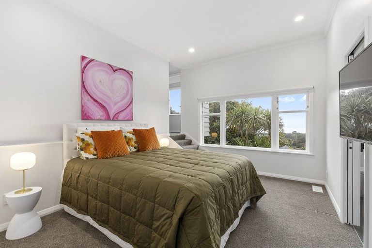 Photo of property in 22 Fairview Crescent, Kelburn, Wellington, 6012