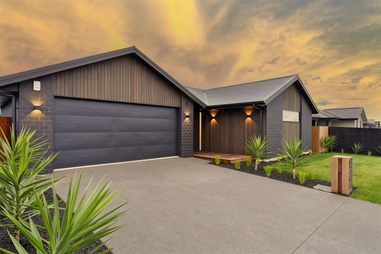 Photo of property in 10 Pierce Street, Marshland, Christchurch, 8083