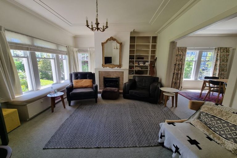 Photo of property in 19 Fitzherbert Terrace, Thorndon, Wellington, 6011