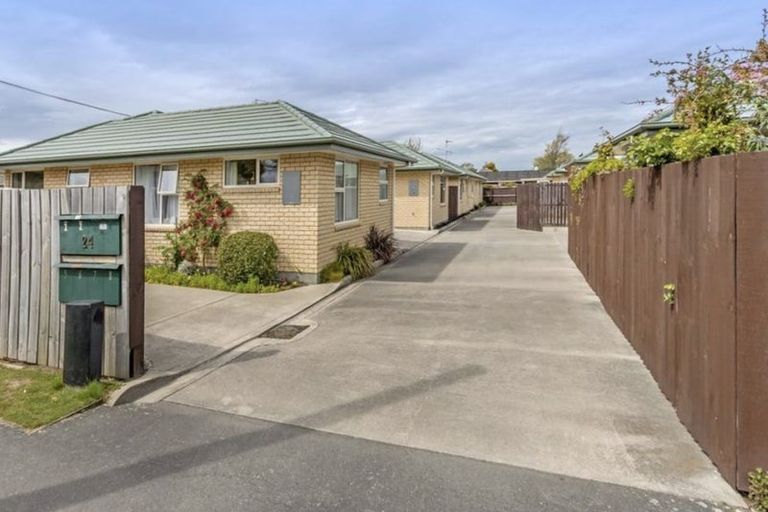 Photo of property in 2/24 Avonhead Road, Avonhead, Christchurch, 8042