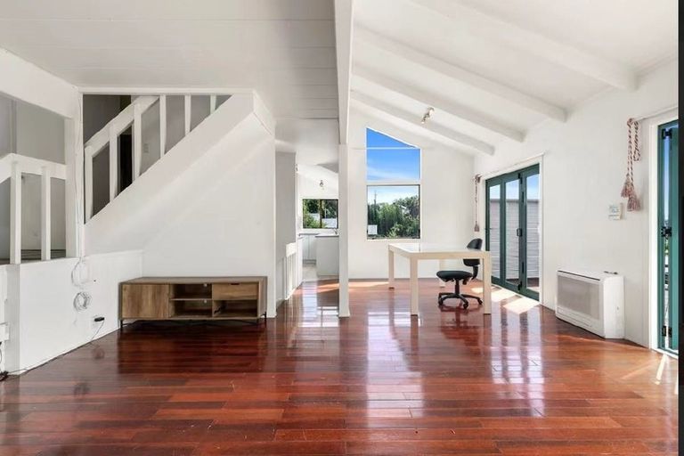 Photo of property in 81 College Road, Northcote, Auckland, 0627