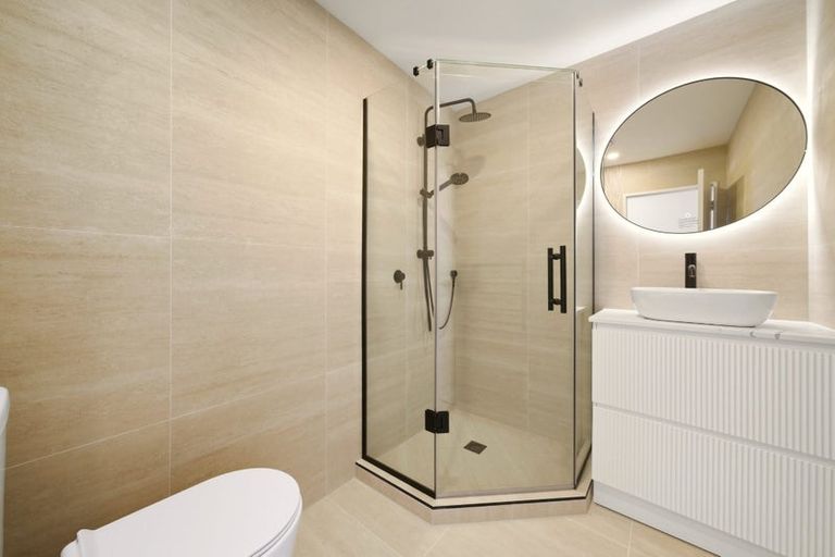 Photo of property in 15b Wilbur Place, Pakuranga Heights, Auckland, 2010