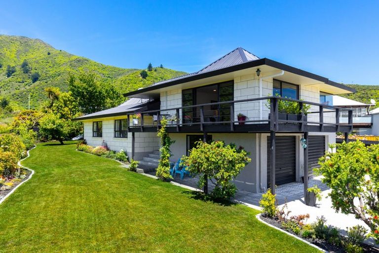 Photo of property in 108 Moana View Road, Waikawa, Picton, 7220