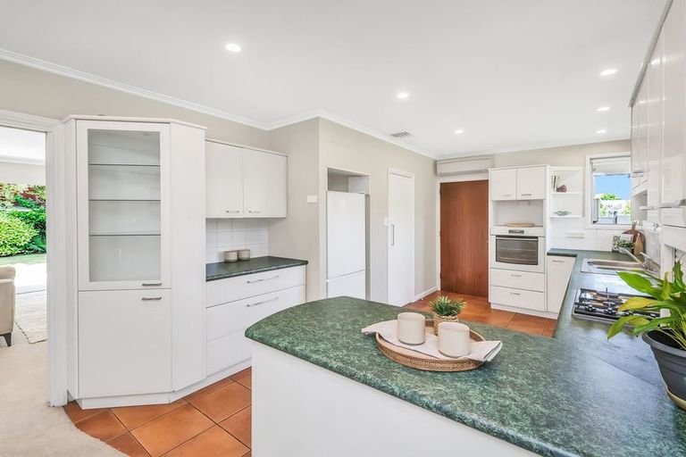 Photo of property in 39 Highfield Place, Avonhead, Christchurch, 8042