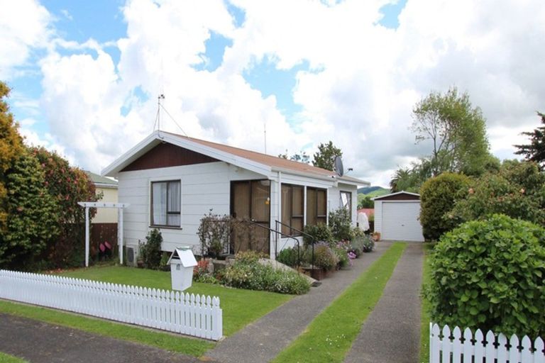 Photo of property in 77 Ormond Street, Woodville, 4920