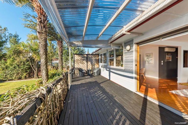 Photo of property in 5 Pendlebury Street, Green Bay, Auckland, 0604