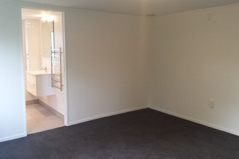 Photo of property in 27 Park Hill Road, Birkenhead, Auckland, 0626