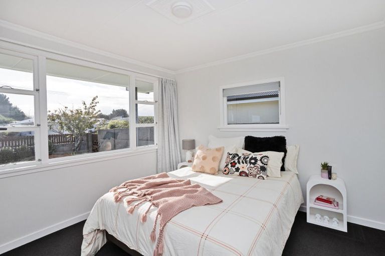 Photo of property in 27 Holloway Street, Waikiwi, Invercargill, 9810