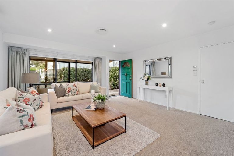 Photo of property in 2/30 Selwyn Crescent, Forrest Hill, Auckland, 0620