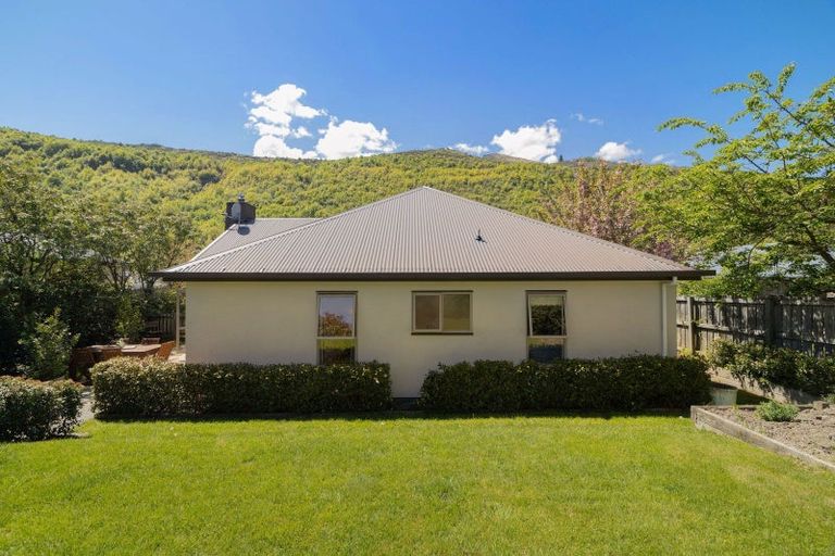 Photo of property in 12 Alexander Place, Arrowtown, 9302