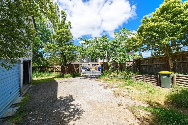 Photo of property in 8 Spargo Road, Massey, Auckland, 0614