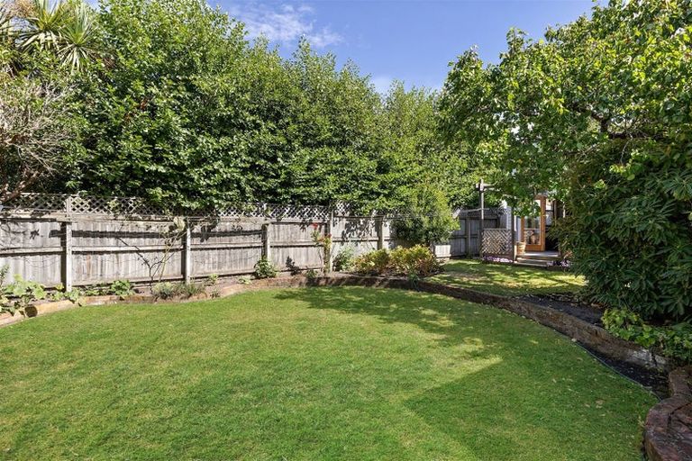 Photo of property in 10 Weston Road, St Albans, Christchurch, 8052