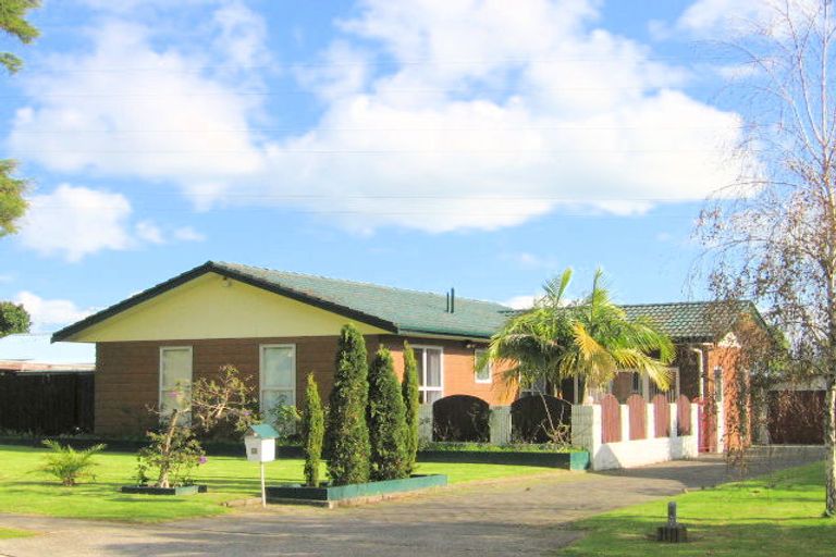 Photo of property in 36 Sikkim Crescent, Clover Park, Auckland, 2019