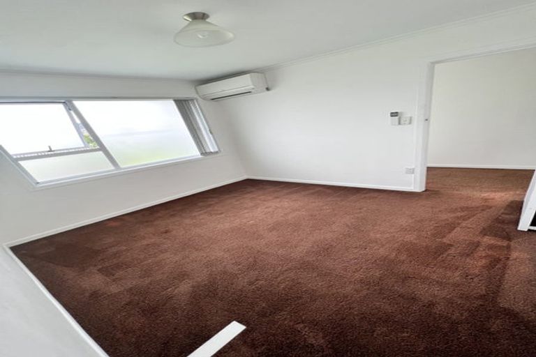 Photo of property in 93 Henderson Valley Road, Henderson, Auckland, 0612