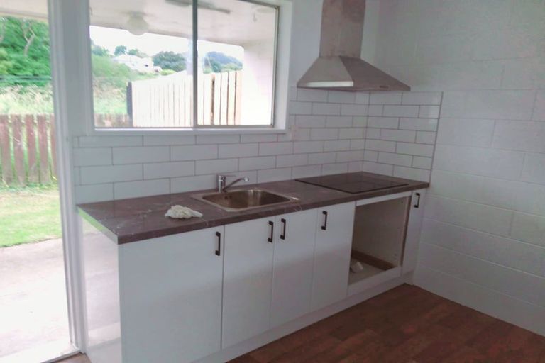 Photo of property in 3/10 Rawson Street, Tawa, Wellington, 5028