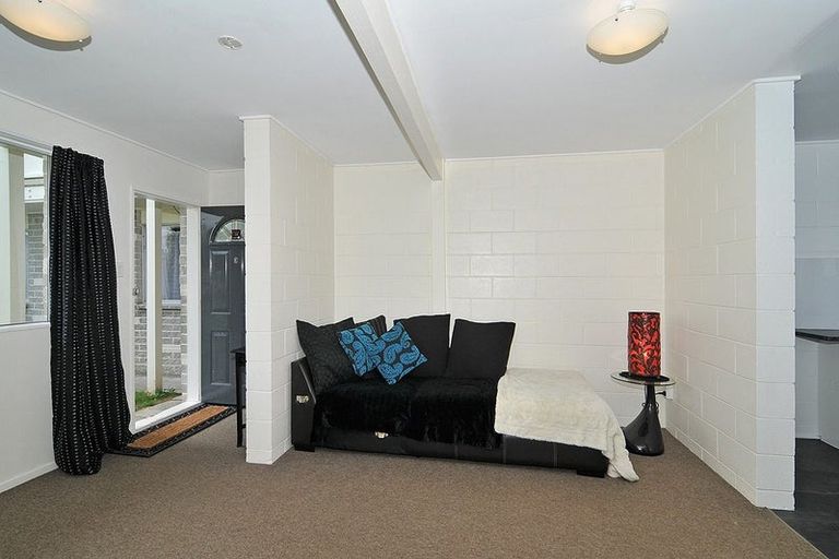 Photo of property in 3/19 Pirie Crescent, Moera, Lower Hutt, 5010