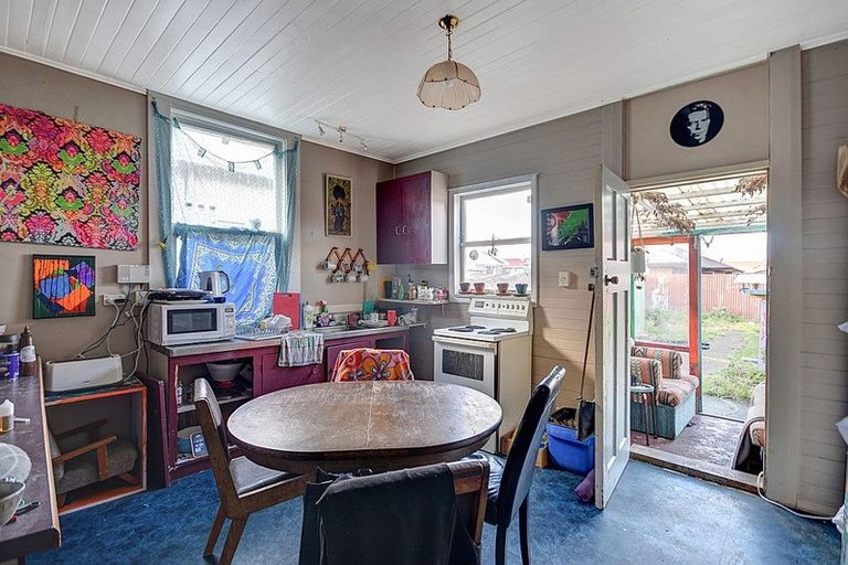 Photo of property in 111 Oxford Street, South Dunedin, Dunedin, 9012