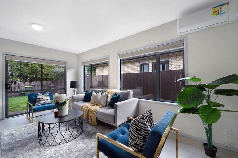 Photo of property in 9 Woodbank Drive, Glen Eden, Auckland, 0602