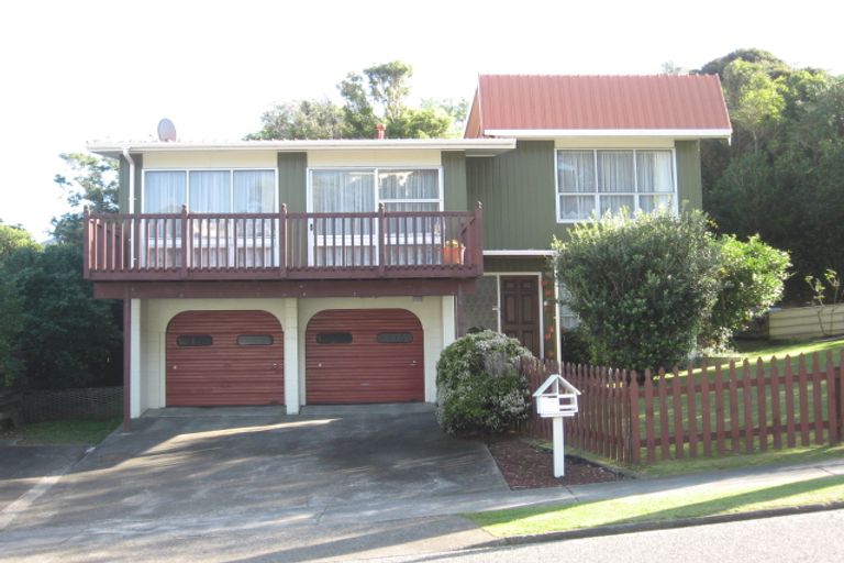 Photo of property in 45 Gloaming Hill, Titahi Bay, Porirua, 5022