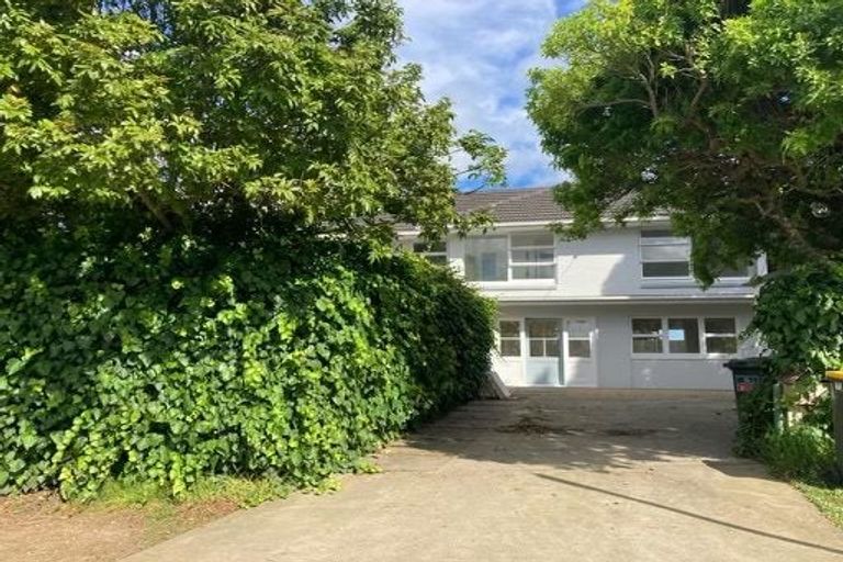 Photo of property in 24 Otakau Road, Milford, Auckland, 0620