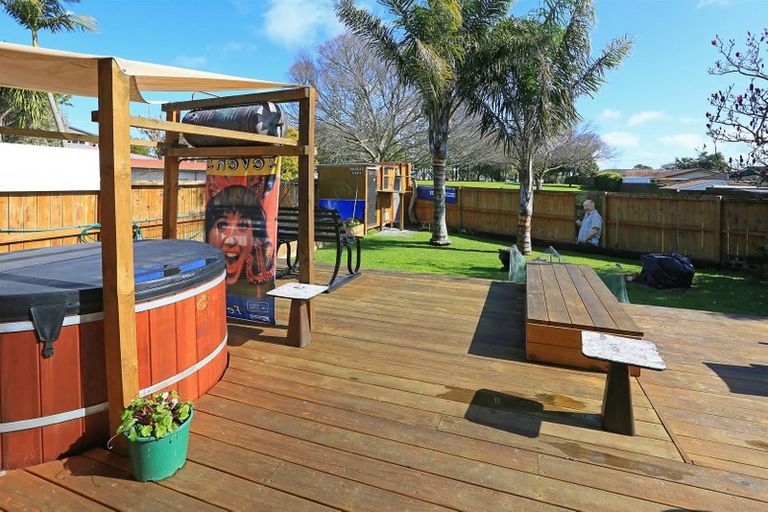 Photo of property in 2/3 Papatahi Place, Henderson, Auckland, 0610