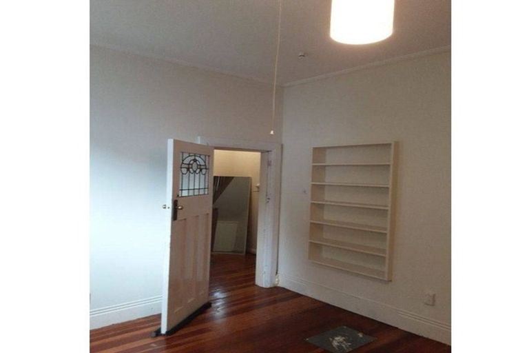 Photo of property in 37 Raroa Road, Kelburn, Wellington, 6012