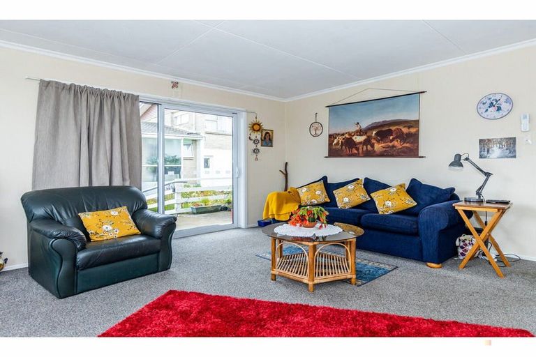 Photo of property in 5-5a Rugby Street, Waimate, 7924