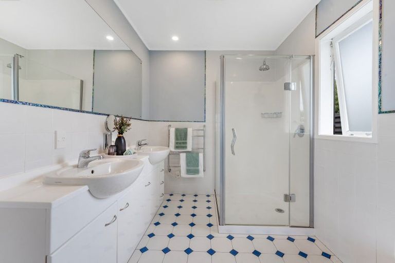 Photo of property in 22 Andrea Place, Sunnyhills, Auckland, 2010