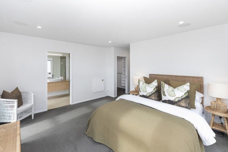 Photo of property in 12 Parkridge Place, Mount Pleasant, Christchurch, 8081