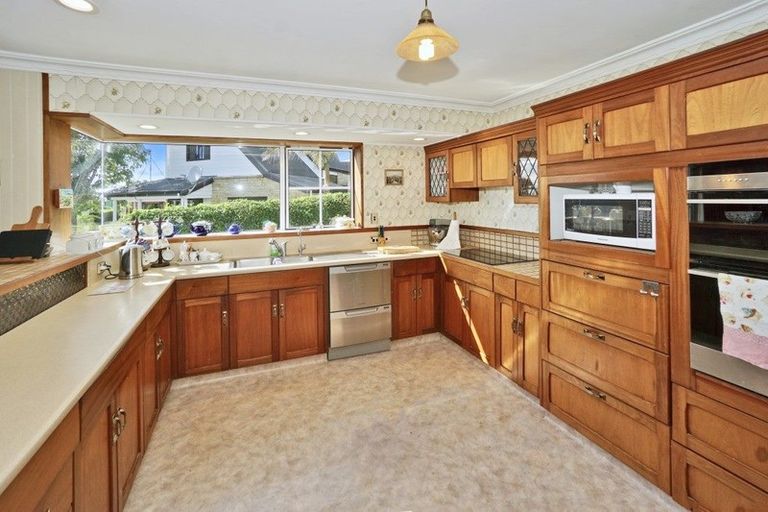 Photo of property in 16 Randell Place, Te Puke, 3119