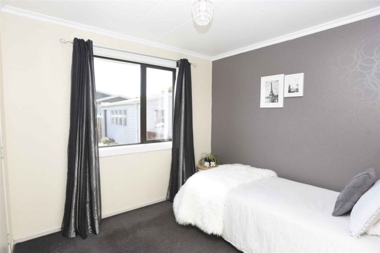 Photo of property in 52 Holloway Street, Waikiwi, Invercargill, 9810