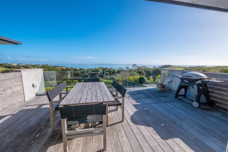 Photo of property in 16 Bay View Road, Moncks Bay, Christchurch, 8081