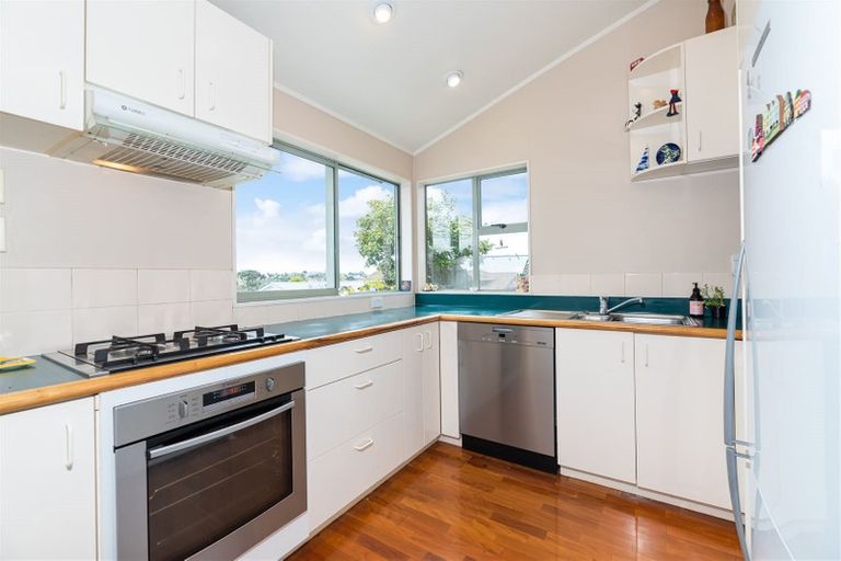 Photo of property in 2/16 Zion Road, Birkenhead, Auckland, 0626