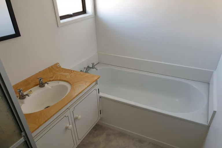 Photo of property in 2/8 Mayville Avenue, New Lynn, Auckland, 0600