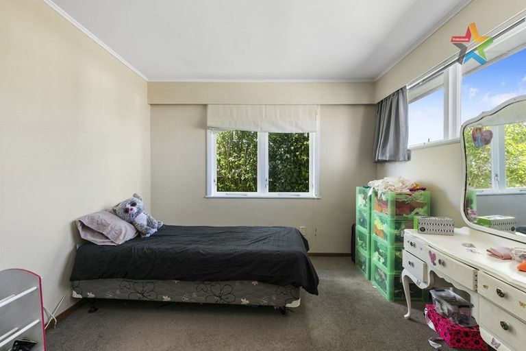 Photo of property in 10 Holyoake Crescent, Avalon, Lower Hutt, 5011