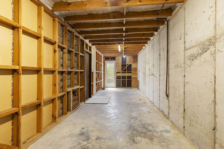 Photo of property in 19 Greyfriars Crescent, Tawa, Wellington, 5028