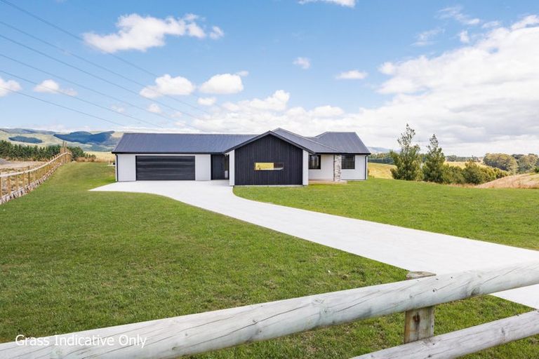 Photo of property in 132 Kingsdale Park Drive, Aokautere, Palmerston North, 4471