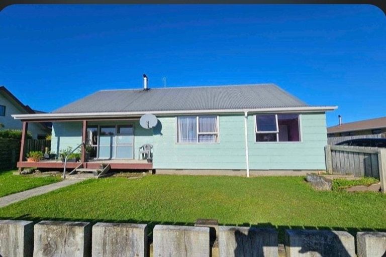 Photo of property in 90 Henley Street, Westport, 7825