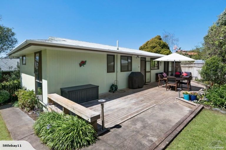 Photo of property in 41 John Dee Crescent, Red Beach, 0932