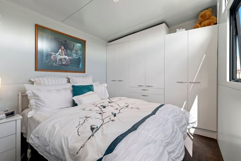 Photo of property in 3 Iris Place, Clendon Park, Auckland, 2103